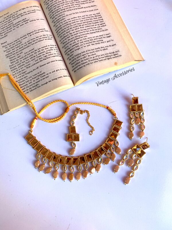 Traditional Set - Champagne